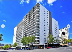 AURA A1204 two bedrooms 1 living Wi-Fi car park,harbor view